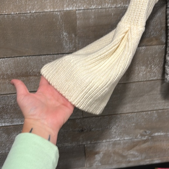 Anthropologie Dolan bell sleeved black and cream sweater size S - Picture 3 of 8